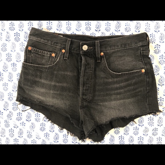 Black Levi’s 501 cut offs - Picture 3 of 5